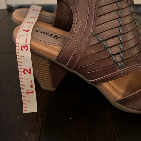 Earth women’s Libra heels - Picture 10 of 10